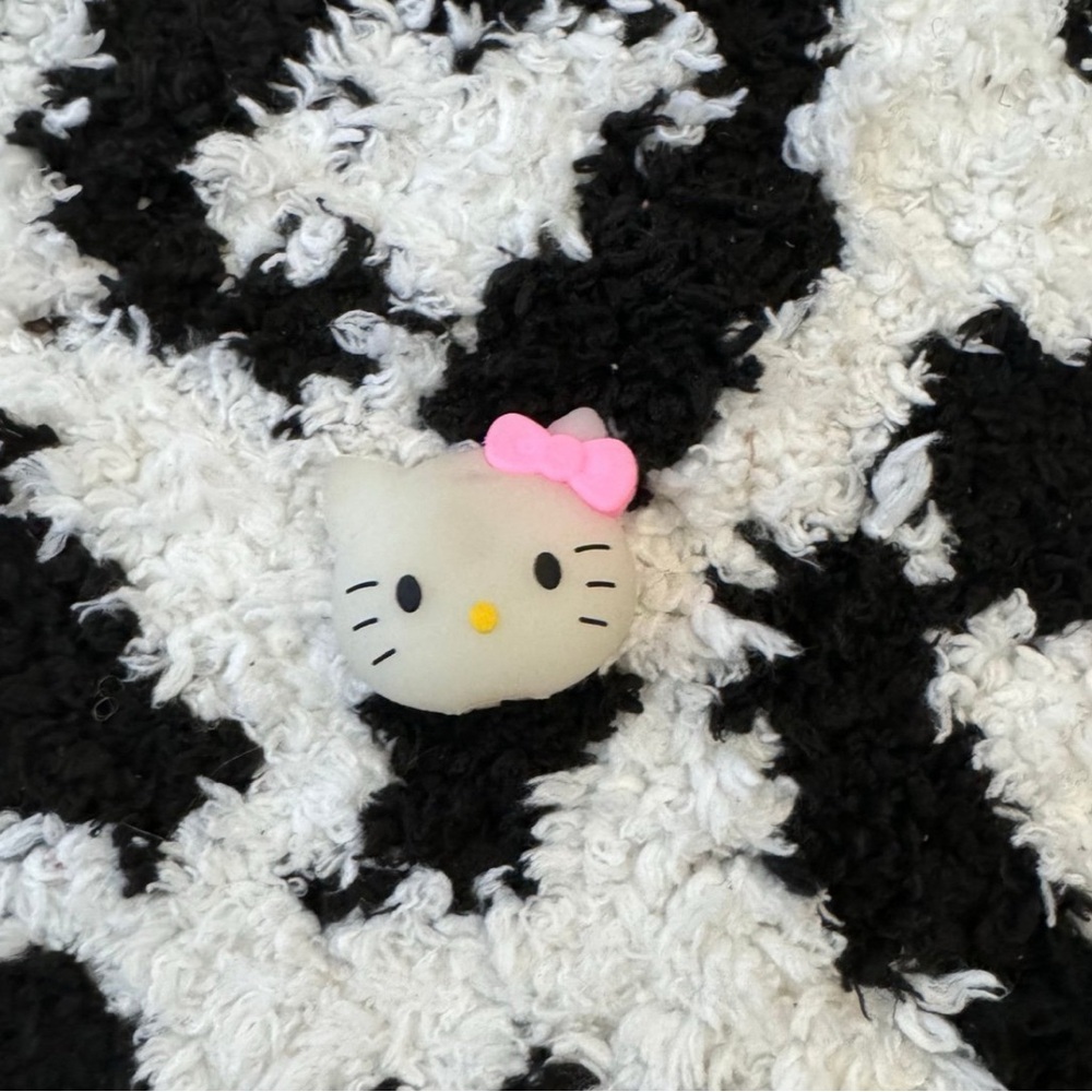 Hello Kitty Pink Bow wire cover